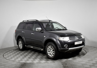 Подержанный автомобиль Mitsubishi Pajero Sport 2012 года (3 фото)