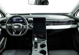 Подержанный автомобиль Geely Atlas 2024 года (13 фото)