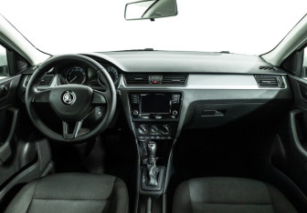 Подержанный автомобиль Skoda Rapid Liftback 2019 года (13 фото)