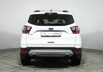 Подержанный автомобиль Ford Kuga 2018 года (6 фото)