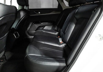 Подержанный автомобиль Kia K5 2020 года (10 фото)