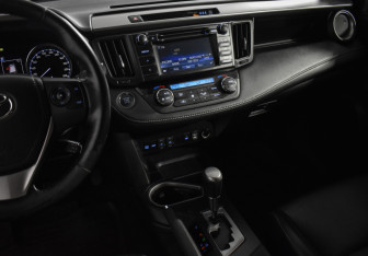 Подержанный автомобиль Toyota RAV4 2016 года (21 фото)