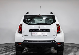 Подержанный автомобиль Renault Duster 2017 года (6 фото)