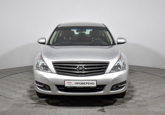 Подержанный автомобиль Nissan Teana 2010 года (2 фото)