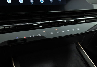 Подержанный автомобиль Omoda C5 2023 года (19 фото)