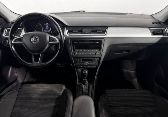 Подержанный автомобиль Skoda Rapid Liftback 2014 года (15 фото)