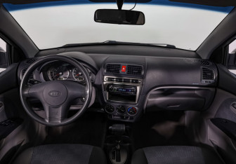 Подержанный автомобиль Kia Picanto 2007 года (10 фото)