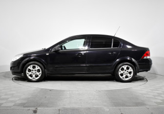 Подержанный автомобиль Opel Astra Sedan 2010 года (8 фото)