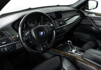 Подержанный автомобиль BMW X5 2012 года (11 фото)