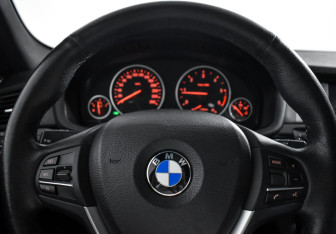 Подержанный автомобиль BMW X3 2017 года (18 фото)