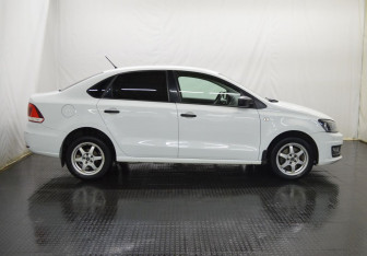 Подержанный автомобиль Volkswagen Polo Sedan 2016 года (4 фото)