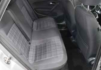 Подержанный автомобиль Volkswagen Polo Sedan 2016 года (13 фото)