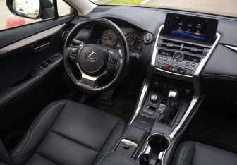 Подержанный автомобиль Lexus NX 2020 года (10 фото)