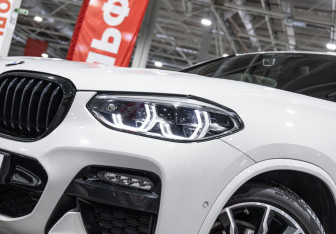 Подержанный автомобиль BMW X4 2020 года (2 фото)