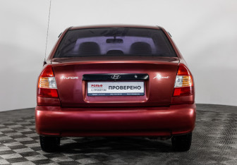 Подержанный автомобиль Hyundai Accent Sedan 2005 года (6 фото)