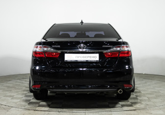 Подержанный автомобиль Toyota Camry Sedan 2017 года (6 фото)
