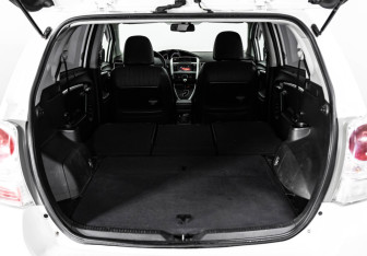 Подержанный автомобиль Toyota Verso 2015 года (27 фото)