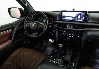 Подержанный автомобиль Lexus LX 2020 года (31 фото)