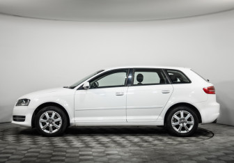 Подержанный автомобиль Audi A3 Hatchback 2012 года (8 фото)