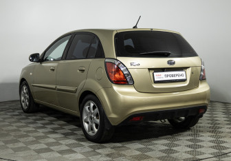 Подержанный автомобиль Kia Rio Hatchback 2011 года (7 фото)