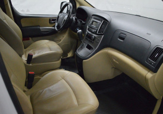 Подержанный автомобиль Hyundai H-1 2018 года (10 фото)