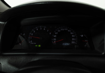 Подержанный автомобиль Toyota Corolla Hatchback 2006 года (12 фото)