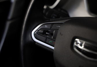 Подержанный автомобиль Geely Coolray 2022 года (11 фото)