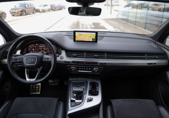 Подержанный автомобиль Audi Q7 2019 года (10 фото)