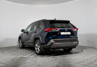 Подержанный автомобиль Toyota RAV4 2019 года (7 фото)