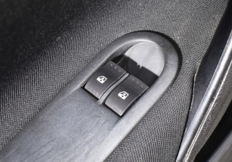 Подержанный автомобиль Renault Megane Sedan 2006 года (14 фото)