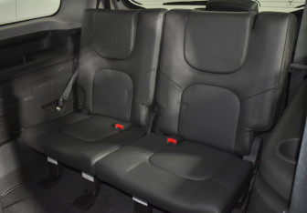 Подержанный автомобиль Nissan Pathfinder 2012 года (12 фото)