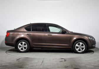Подержанный автомобиль Skoda Octavia Liftback 2014 года (4 фото)
