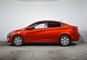 Подержанный автомобиль Hyundai Solaris Sedan 2015 года (8 фото)