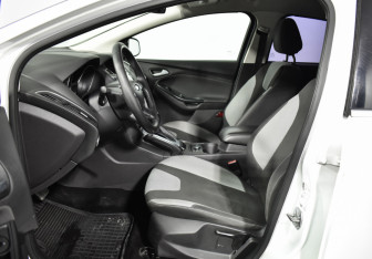Подержанный автомобиль Ford Focus Hatchback 2013 года (10 фото)