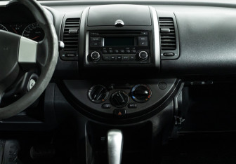 Подержанный автомобиль Nissan Note 2011 года (14 фото)