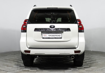 Подержанный автомобиль Toyota Land Cruiser Prado 2017 года (6 фото)