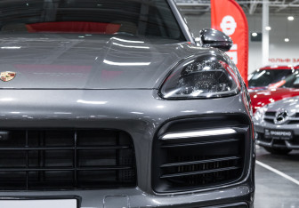 Подержанный автомобиль Porsche Cayenne 2020 года (9 фото)