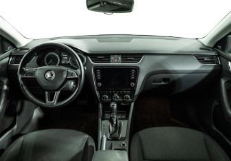 Подержанный автомобиль Skoda Octavia Liftback 2017 года (13 фото)