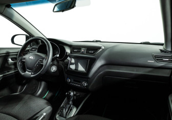 Подержанный автомобиль Kia Rio Sedan 2016 года (9 фото)