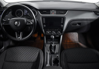 Подержанный автомобиль Skoda Octavia Liftback 2017 года (15 фото)