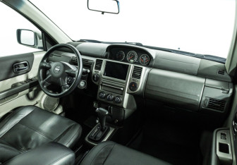 Подержанный автомобиль Nissan X-Trail 2006 года (9 фото)