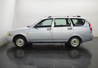 Подержанный автомобиль LADA (ВАЗ) Priora Wagon 2013 года (8 фото)