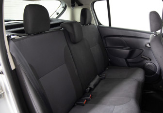 Подержанный автомобиль Renault Sandero 2014 года (16 фото)