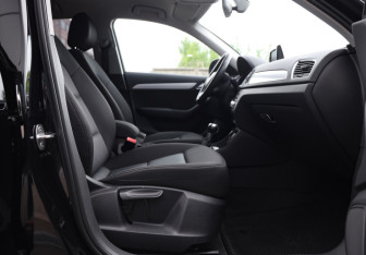 Подержанный автомобиль Audi Q3 2015 года (21 фото)