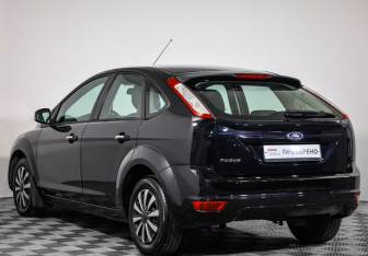 Подержанный автомобиль Ford Focus Hatchback 2011 года (7 фото)