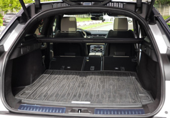 Подержанный автомобиль Land Rover Range Rover Velar 2019 года (33 фото)