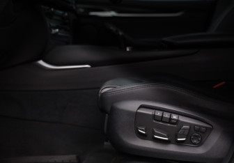 Подержанный автомобиль BMW X5 2016 года (28 фото)