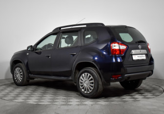 Подержанный автомобиль Nissan Terrano 2015 года (7 фото)