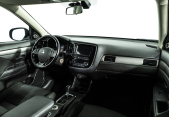 Подержанный автомобиль Mitsubishi Outlander 2016 года (9 фото)