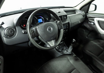 Подержанный автомобиль Nissan Terrano 2018 года (11 фото)
